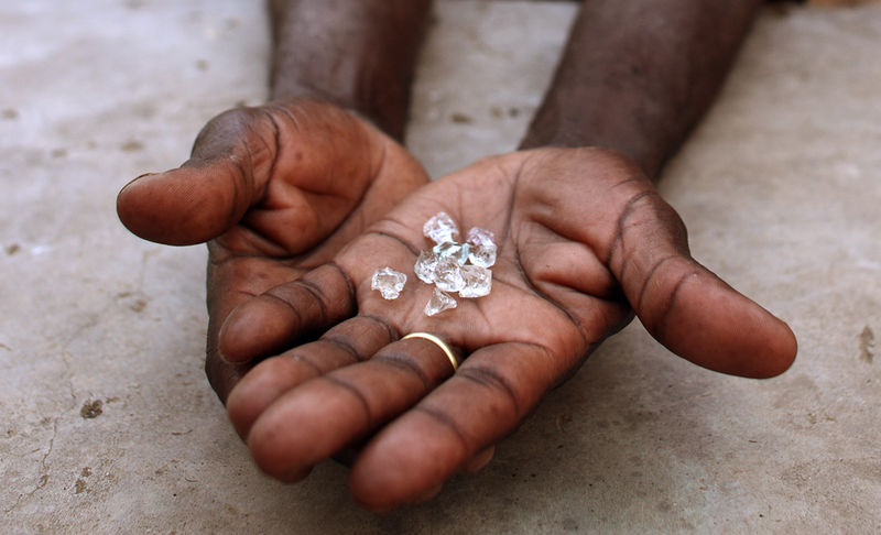 4 appear in court for dealing in diamonds