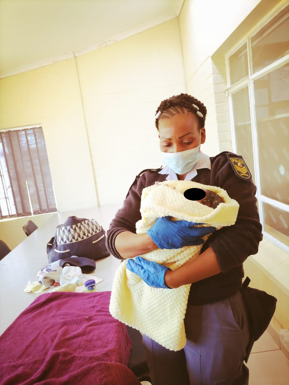 SAPS members have successfully managed to assist a woman to deliver the new born baby girl - Limpopo