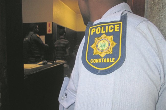 Three suspects were arrested in Sasolburg after robbing a cellphone shop - Free State