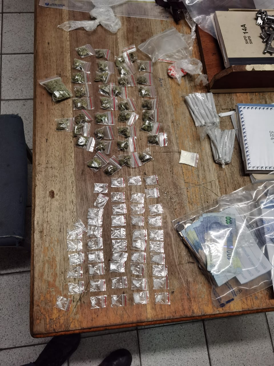 Anti-Gang Unit and Flying Squad arrest suspect with drugs - Eastern Cape