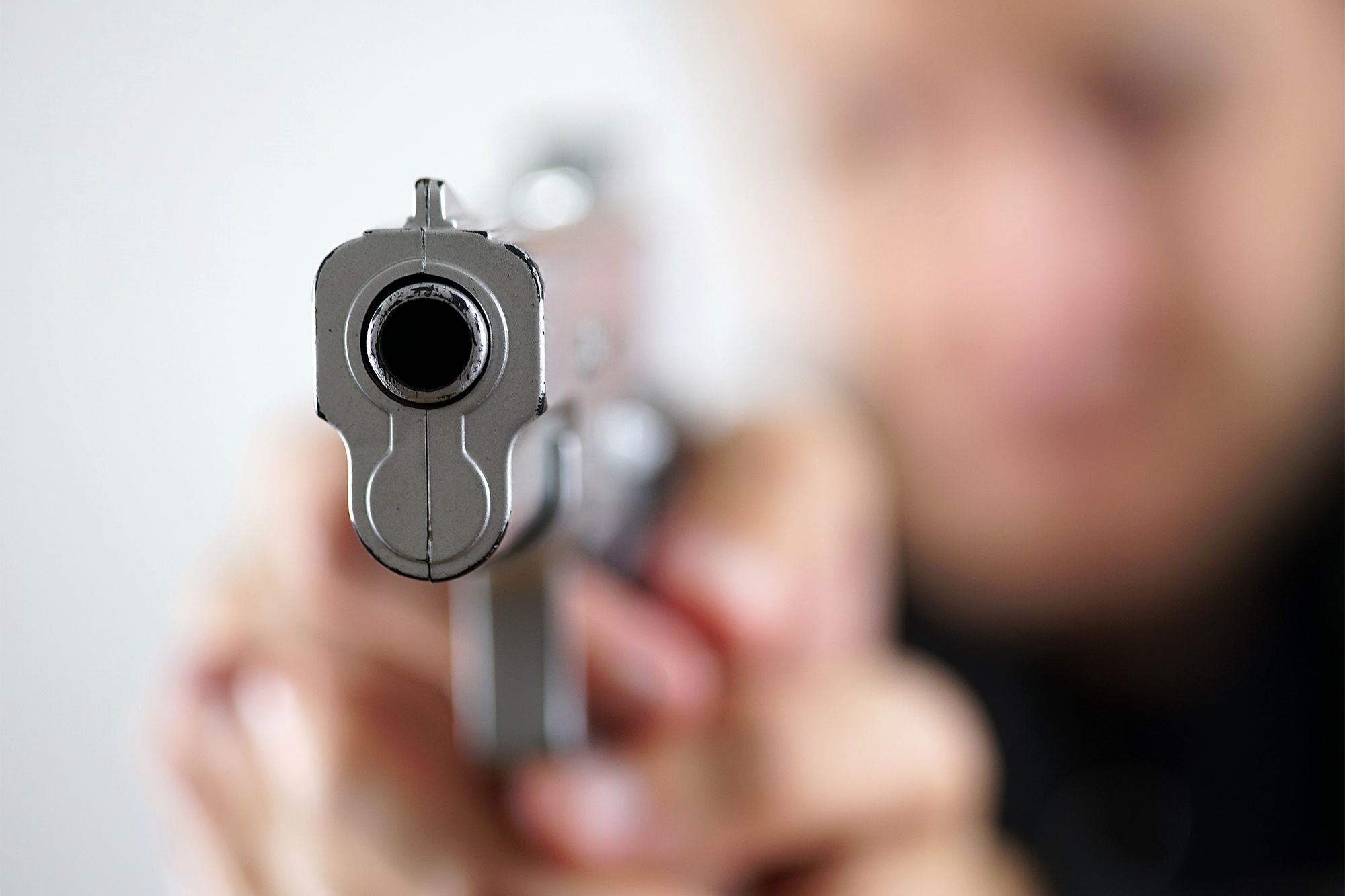 Armed suspects held a 34-year-old man and his family at gunpoint in Slivertown - Western Cape